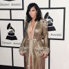 Kim Kardashian veste Jean Paul Gaultier no Grammy Awards 2015