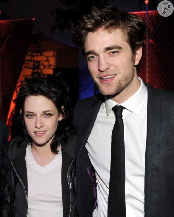 Robert Pattinson quer comprar nova casa para morar com Kristen Stewart, segundo informações de um site norte-americano, nesta sexta-feira, 12 de abril de 2013