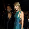 Taylor Swift e Kanye West se encontram nos bastidores do Grammy Awards 2015, em 8 de fevereiro de 2015