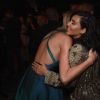 Taylor Swift e Kim Kardashian se abraçam no Grammy Awards 2015, em 8 de fevereiro de 2015