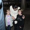 Anngelina Jolie conversa com os filhos, Vivienne e Knox