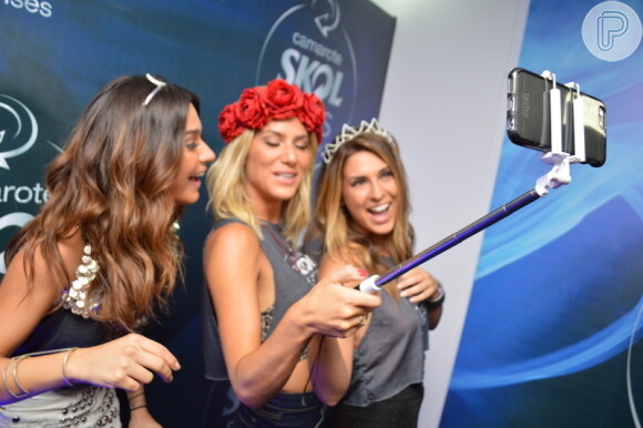 Caio Castro, Fernanda Paes Leme, Giovanna Ewbank e Thaila Ayala vão a camarote de Salvador