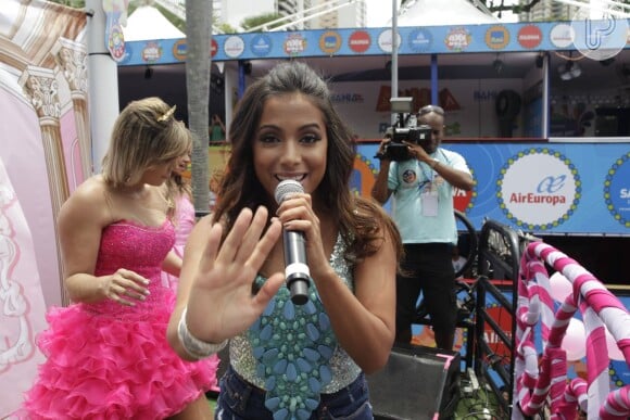 Anitta empolgou as crianças com seu hit 'Show das Poderosas'