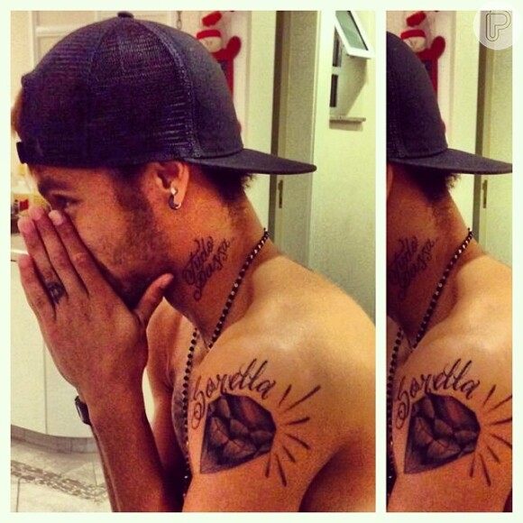 Neymar já fez até uma tatuagem igual a da irmã, para mostrar a ligação, entre os dois, 14 de fevereiro de 2015