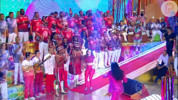 O programa estendeu um tapete vermelho para que a 'rainha' Viviane Araújo entrasse, 'Esquenta ', 15 de fevereiro de 2015