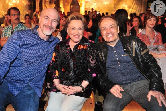 Odilon Wagner, Nicete Bruno e Stênio Garcia posam juntos para a foto na festa de 'Salve Jorge'