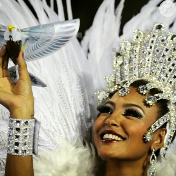 Sheron Menezzes, que neste Carnaval voltou a desfilar pela Portela, lamentou o resultado dos desfiles: 'Injusto mais uma vez! Minha Águia vem voando mais alto a cada ano... Pena que não querem 'enxergar' isso. Te amo Portela! Ate sábado'