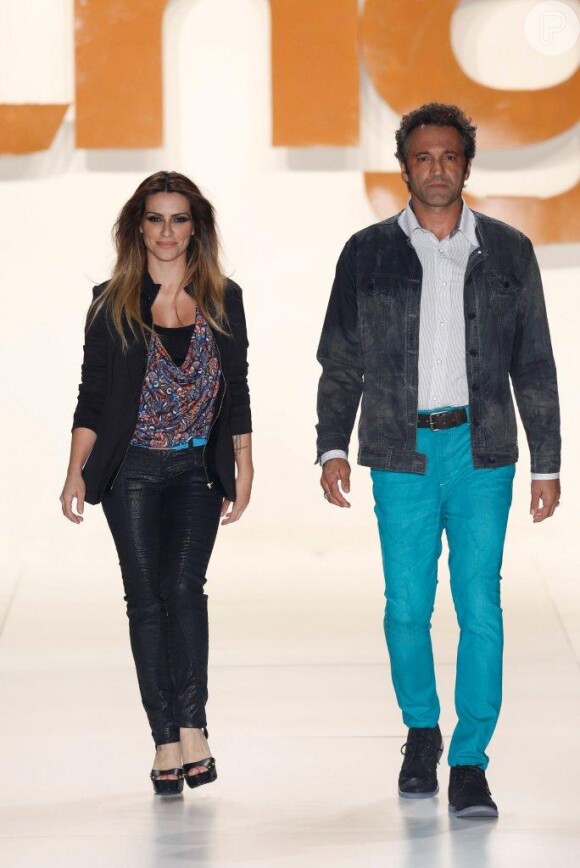 Cleo Pires e Domingos Montagner desfilam juntos no Fashion Rio, em 17 de abril de 2013