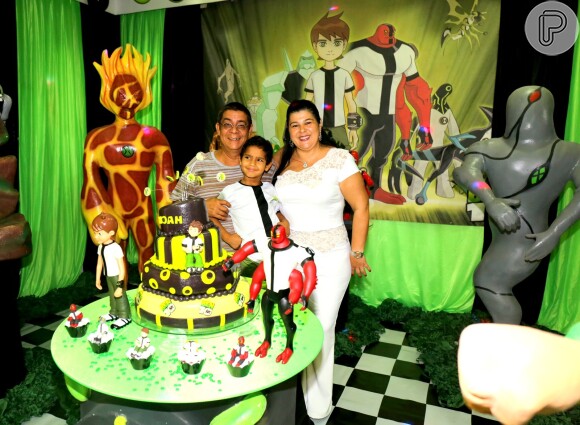 Zeca Pagodinho comemora aniversário do neto Noah, cujo tema é o personagem Ben 10