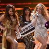 Thalia e Becky G. fizeram performance da música 'Como Tú No Hay Dos'