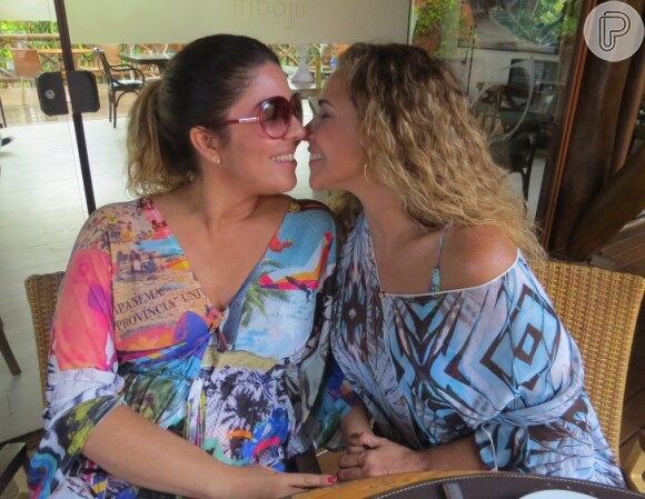 Mas apesar do clima de festa, Daniela Mercury e Malu Verçosa aproveitaram para namorar bastante no arquipélago