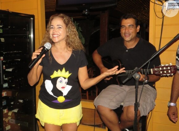 Daniela Mercury cantou para Malu Verçosa em Noronha