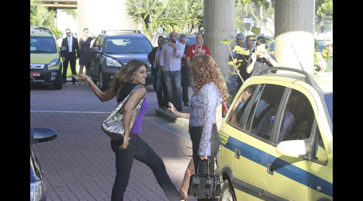 Foto Lucimar Dira Paes Tentar Se Prepara Para Dar Um Tapa Em Wanda Totia Meirelles Em