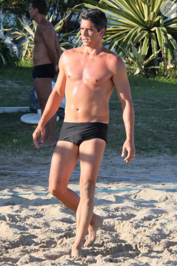 Márcio Garcia exibiu o corpo sarado, aos 43 anos, na praia da Barra da Tijuca, Zona Oeste do Rio de Janeiro, neste sábado, 20 de abril de 2013