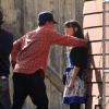 Zooey Deschanel e Jake Johnson rodam cenas de 'New Girl' em Los Angeles, na Califórnia