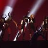 Madonna cai durante apresentação no BRIT Awards 2015