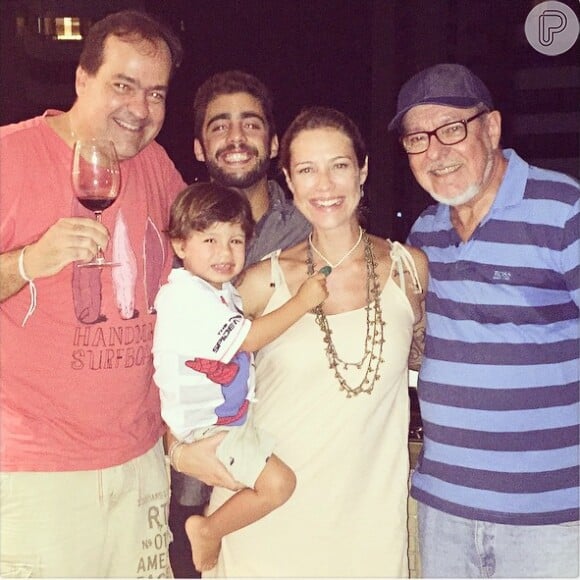 Luana Piovani curte dias na Bahia na companhia do filho, Dom, e do marido, Pedro Scooby