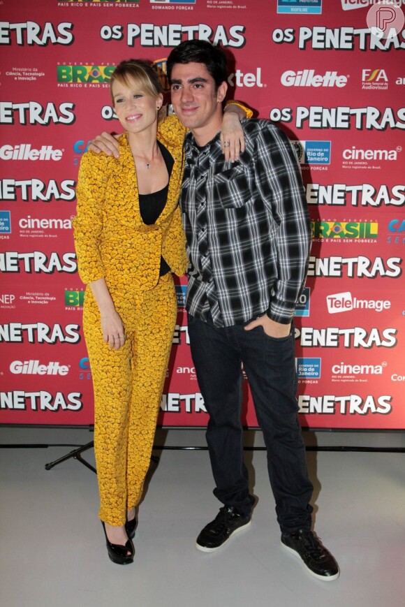 Mariana posou com o comediante Marcelo Adnet na exibição do filme 'Os Penetras', lançado em novembro do ano passado