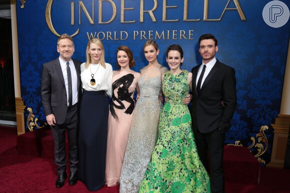 Kenneth Branager, Cate Blanchett, Holiday Grainger, Lily James, Sophie Mc Shera e Richard Madden posam no tapete vermelho de 'Cinderela'