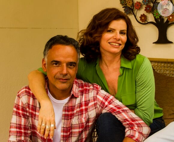 Lígia (Débora Bloch) decide se casar com Vicente (Angelo Antonio).