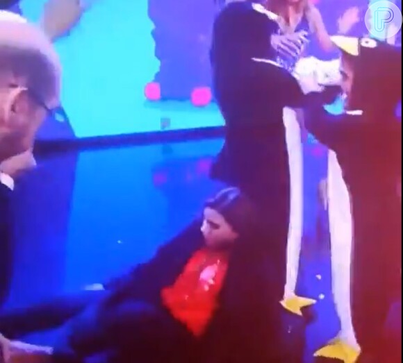 Até Narcisa Tamborindeguy já foi vítima da gravidade ao cair no palco durante a gravação do programa 'Tudo pela Audiência', no Multishow