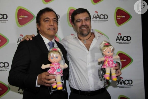 Claudio Pessuti, sobrinho de Hebe, posa com Marcelo Camargo, filho da apresentadora