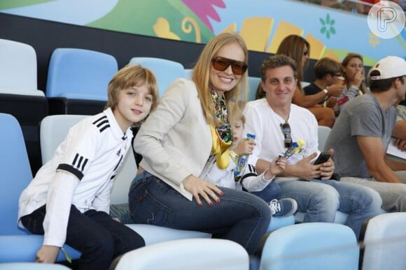 Joaquim acompanha os pais em um evento esportivo