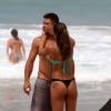 Antes de viajar à Europa, Ronaldo aproveitou uma praia carioca com a namorada, Paula Morais