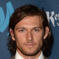 Alex Pettyfer é confirmado como Christian Grey no 'Cinquenta Tons de Cinza'