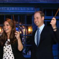 Grávida, Kate Middleton brinca em estúdio de Harry Potter com príncipe Wiilliam