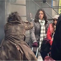 Bruna Marquezine se assusta com morador de rua em cena de 'I Love Paraisópolis'