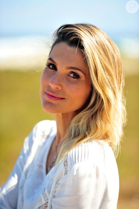 Flávia Alessandra é intérprete da tenente Érica em 'Salve Jorge'