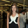 Bruna Hamu, da novela 'Malhação', optou por um vestidinho preto-e-branco, na pré-estreia do filme 'Meus Dois Amores'