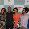 Caio Blat e Maria Flor posaram com o elenco do filme 'Meus Dois Amores'