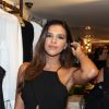 Mariana Rios usa vestido preto justo e com recorte estratégico em evento de moda no Rio