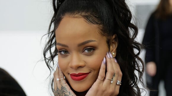Rihanna é a primeira negra a se tornar garota-propaganda da Dior