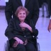 Eva Todor chega de cadeira de rodas à premiação