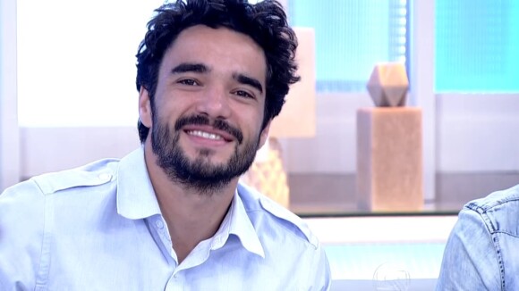 Caio Blat filma com mula em 'Meus Dois Amores' e comenta: 'Deitei de conchinha'