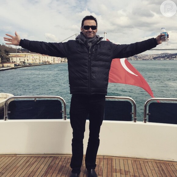 Hugh Jackman postou uma foto em seu Instagram fazendo um passeio turístico em Istambul, na Turquia