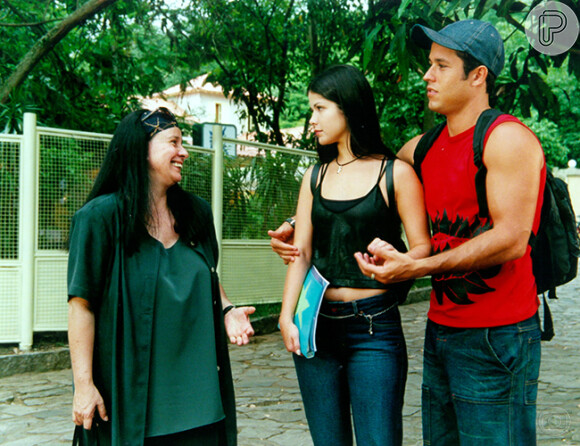 Samara Felippo e Roger Gobeth em cena com Débora Duarte, que interpretava a mãe de Érika em 'Malhação'