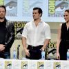 Gal Gadot com Ben Affleck (Batman) e Herny Cavill (Superman) na última Comic-Con
