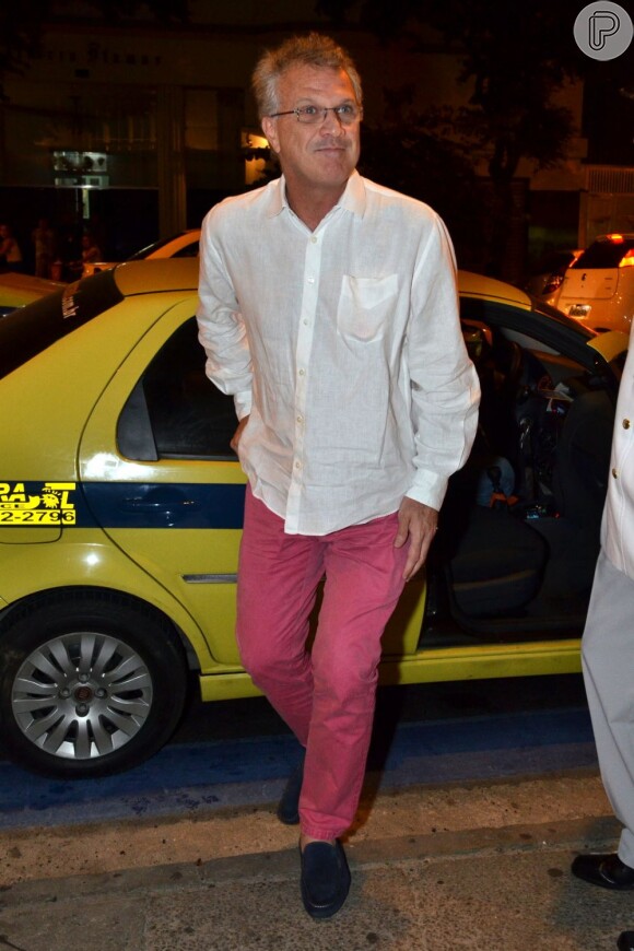 Pedro Bial chega ao Copacabana Palace de táxi