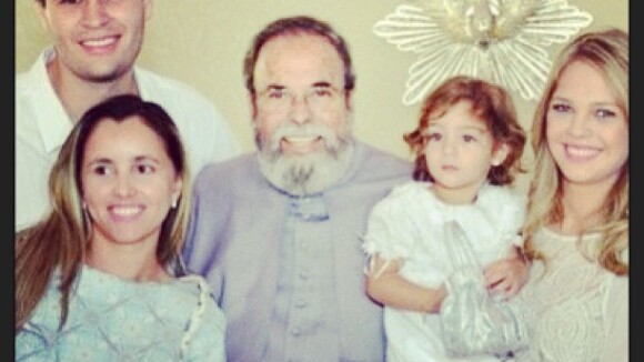Pedro Leonardo batiza a filha, Maria Sophia, sem a presença do cantor Leonardo