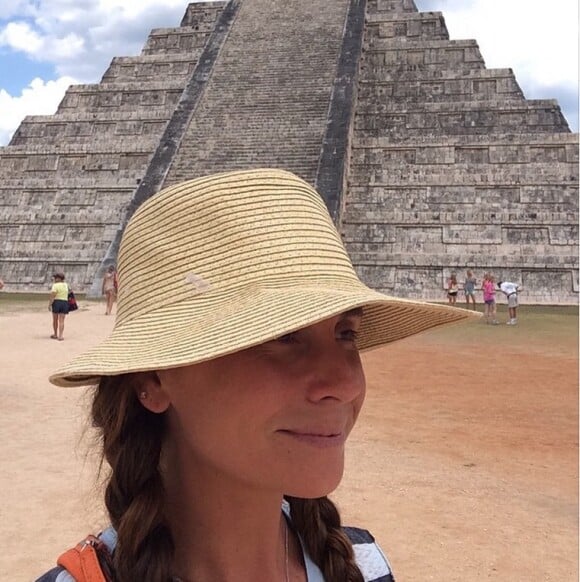 Giovanna Antonelli visita pirâmida inca no México