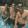 Felipe Simas, Bruno Gissoni e Rodrigo Simas exibem barrigas saradas em foto compartilhada no Instagram