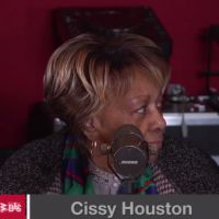Mãe de Whitney Houston fala sobre estado da neta Bobbi Kristina: 'Rezando'