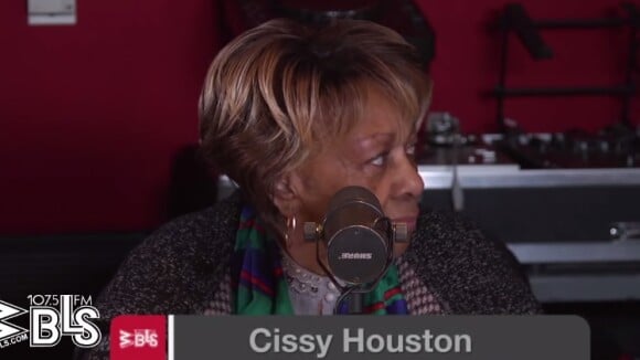 Mãe de Whitney Houston fala sobre estado da neta Bobbi Kristina: 'Rezando'