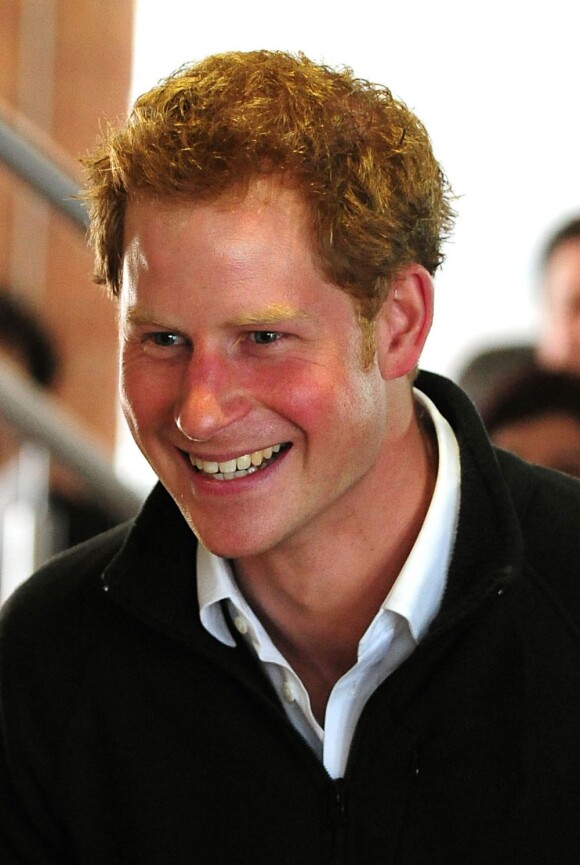 Príncipe Harry está empolgado que será titio de um menino e está espalhando a novidade para amigos, segundo informações do 'The Mirror', nesta segunda-feira, 6 de maio de 2013