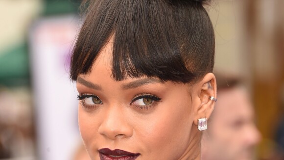 Rihanna lança single 'Bitch Better Have My Money'. Ouça a música completa!