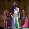 Figurinos usados por Katy Perry na 'Prismatic World Tour' foram exibidos no Ace Hotel Downton, em Los Angeles, nos Estados Unidos